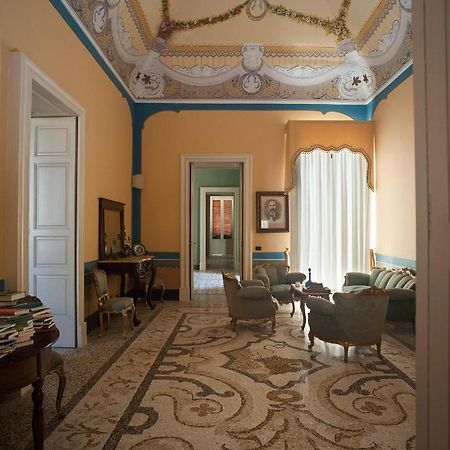 לינה וארוחת בוקר Aradeo Palazzo Francesco Grassi מראה חיצוני תמונה