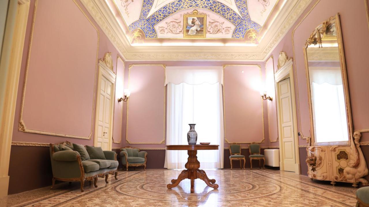 לינה וארוחת בוקר Aradeo Palazzo Francesco Grassi מראה חיצוני תמונה