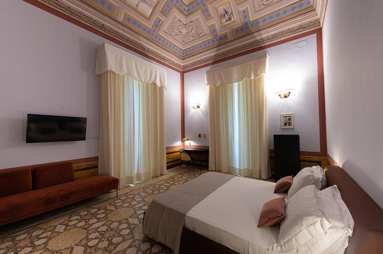 לינה וארוחת בוקר Aradeo Palazzo Francesco Grassi מראה חיצוני תמונה