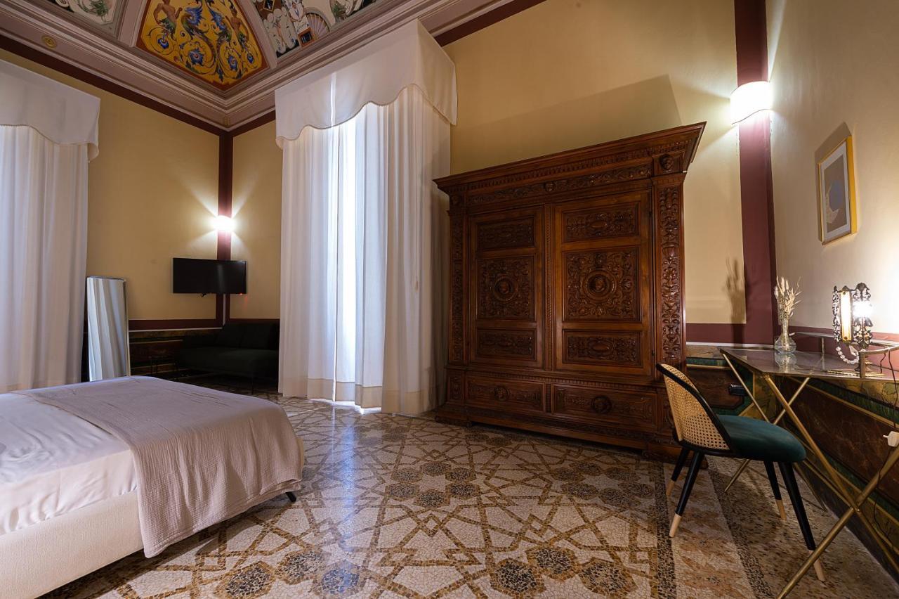 לינה וארוחת בוקר Aradeo Palazzo Francesco Grassi מראה חיצוני תמונה