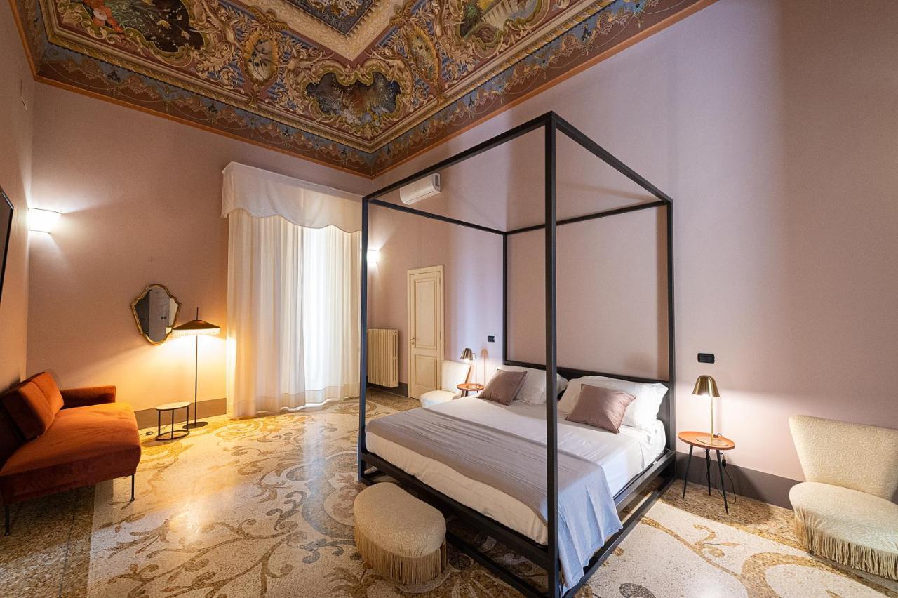 לינה וארוחת בוקר Aradeo Palazzo Francesco Grassi מראה חיצוני תמונה