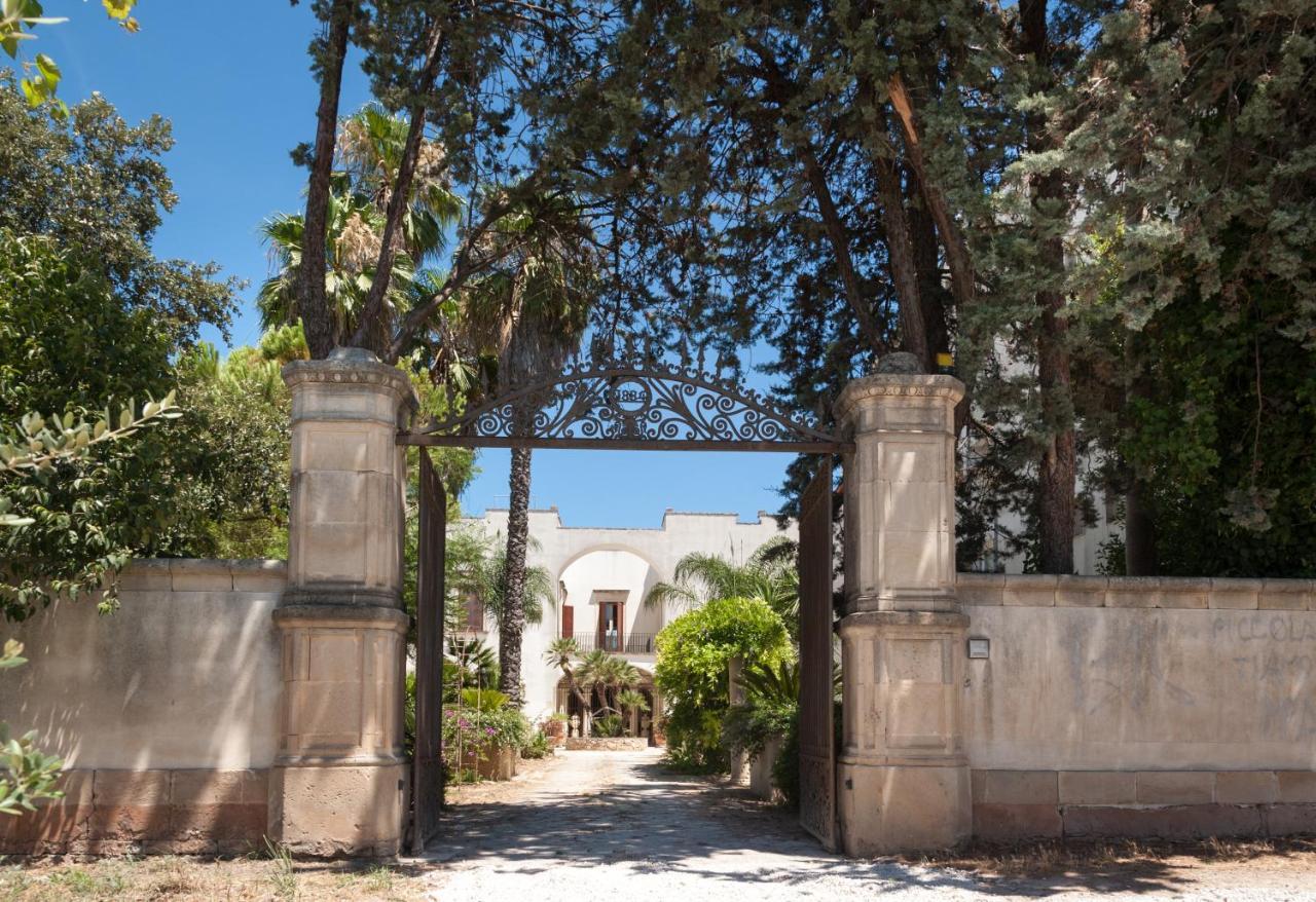 לינה וארוחת בוקר Aradeo Palazzo Francesco Grassi מראה חיצוני תמונה