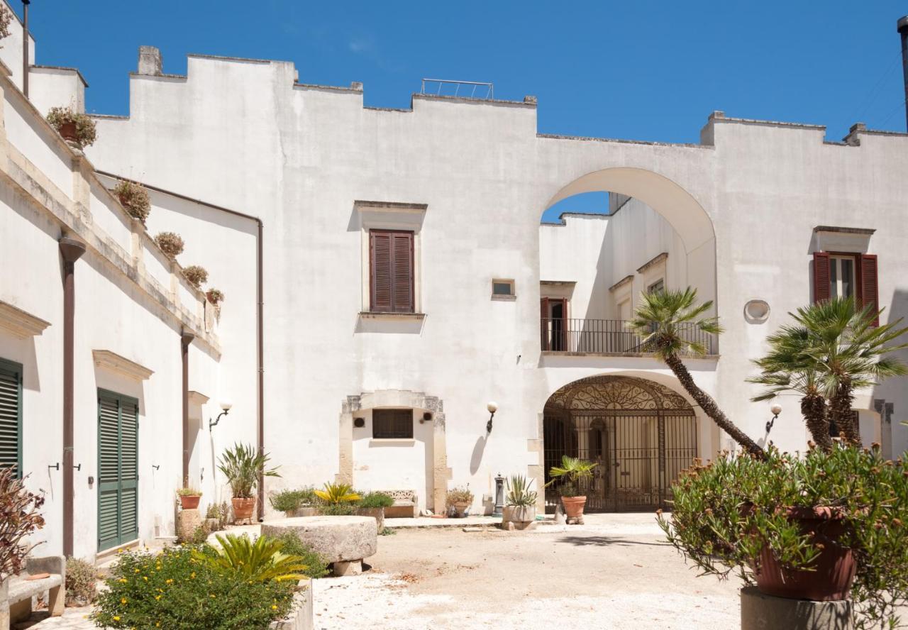 לינה וארוחת בוקר Aradeo Palazzo Francesco Grassi מראה חיצוני תמונה