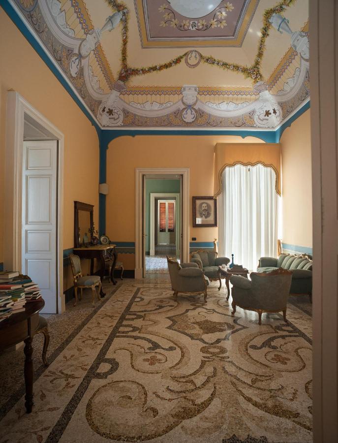 לינה וארוחת בוקר Aradeo Palazzo Francesco Grassi מראה חיצוני תמונה
